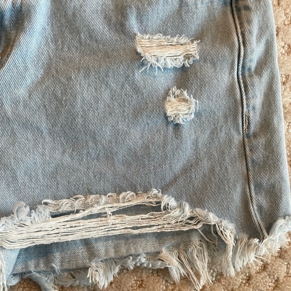 Vervet High Rise Two-Tone Distressed Denim Shorts Half Classic Half Sass - Picture 4 of 16